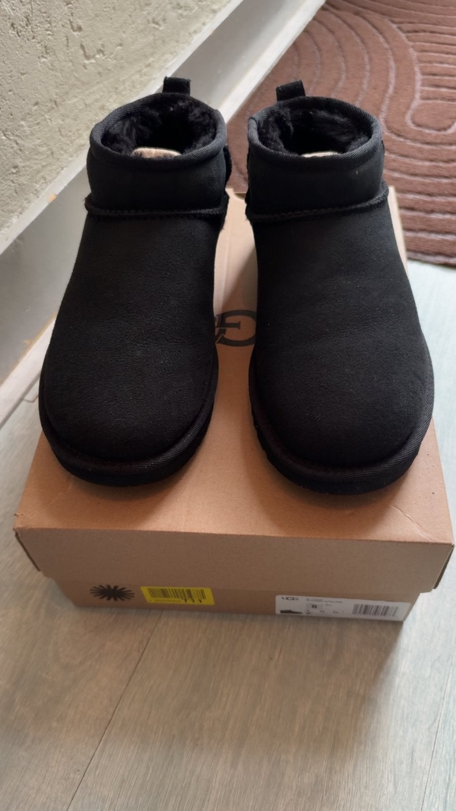 UGG Ultra Mini Zwart Maat 39 - Slechts 1x Gedragen, Ophalen, Zo goed als nieuw, Zwart, Lage of Enkellaarzen