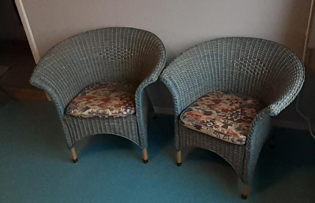 Rieten stoelen. GRATIS AFHALEN, Huis en Inrichting, Ophalen, Gebruikt, Twee, Blauw