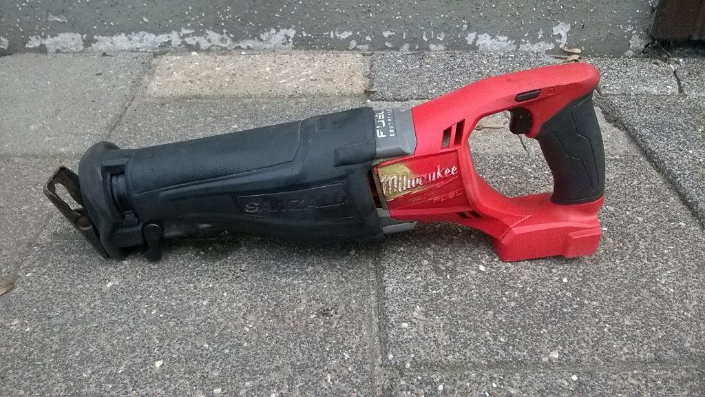 milwaukee reciprozaag m 18 fuel, Gebruikt, Ophalen of Verzenden, Milwaukee, 1200 watt of meer