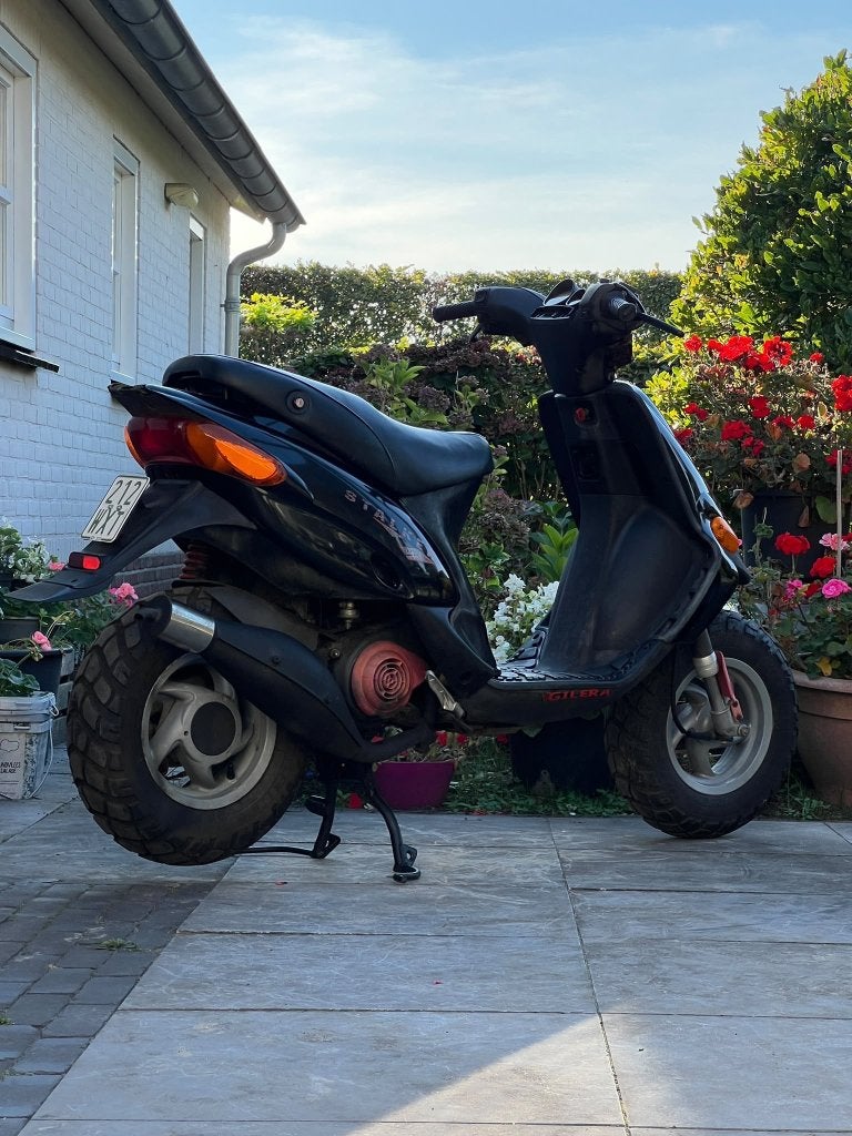 Foto 3 van ⭐️Gilera stalker glans zwart 50cc 2 takt ⭐️
