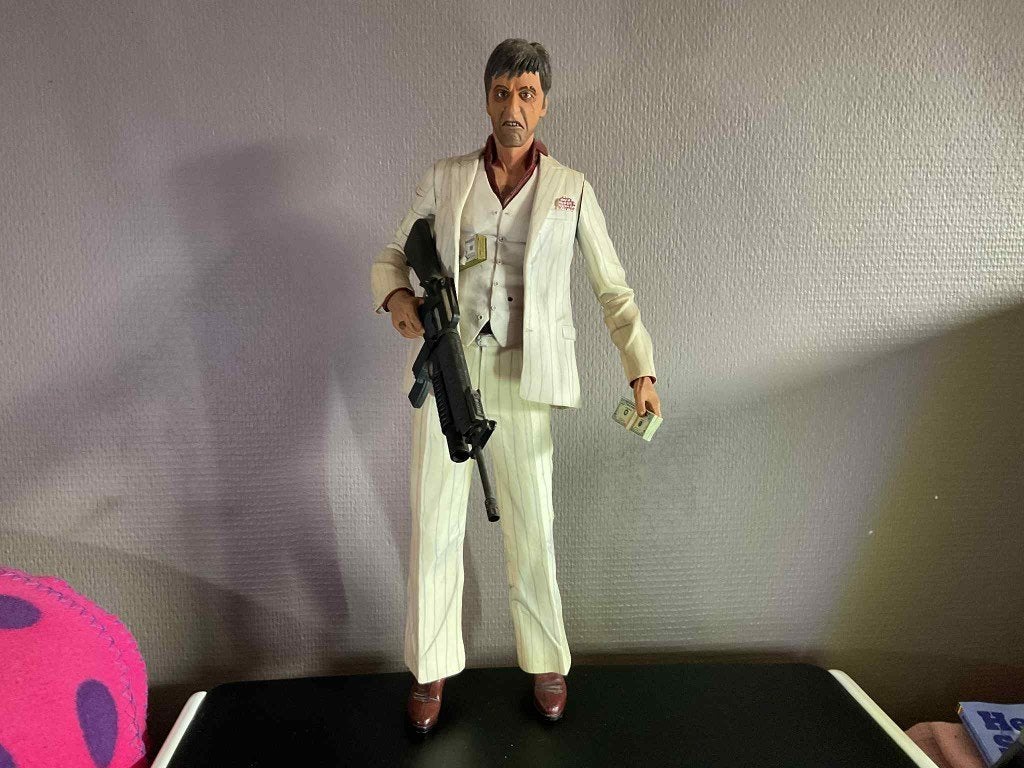 Tony montana scarface met geluid 18 inch, Verzamelen, Ophalen of Verzenden, Zo goed als nieuw