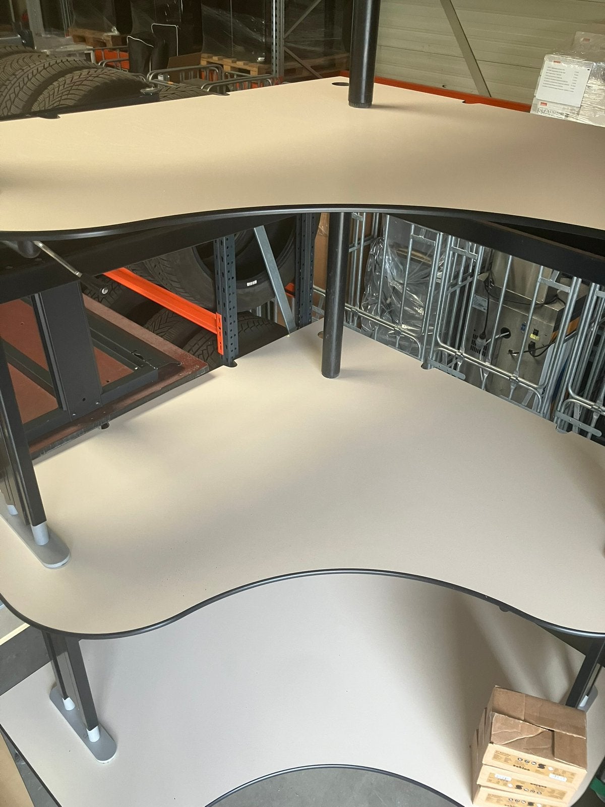 8 hoekbureau’s met kabelgoot, Ophalen, Gebruikt, 140 cm, Kabelgoot