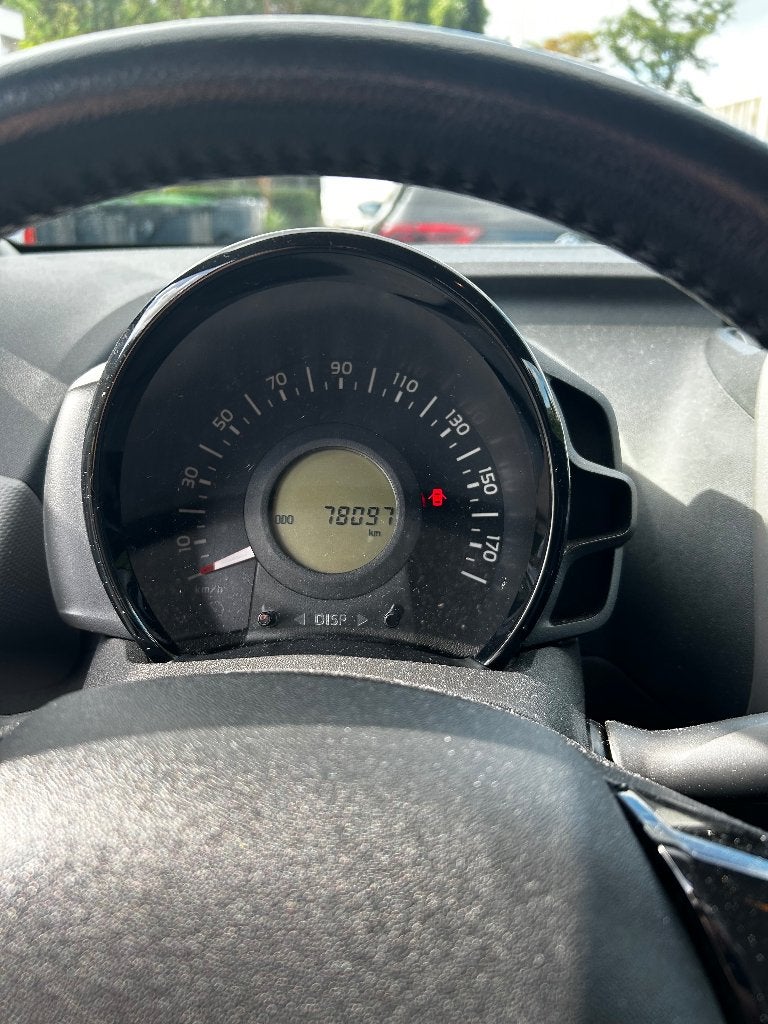 Peugeot 108 1.0 E-vti 72pk 5D 2021 Zwart, Voorwielaandrijving, Euro 5, Stof, 4 stoelen