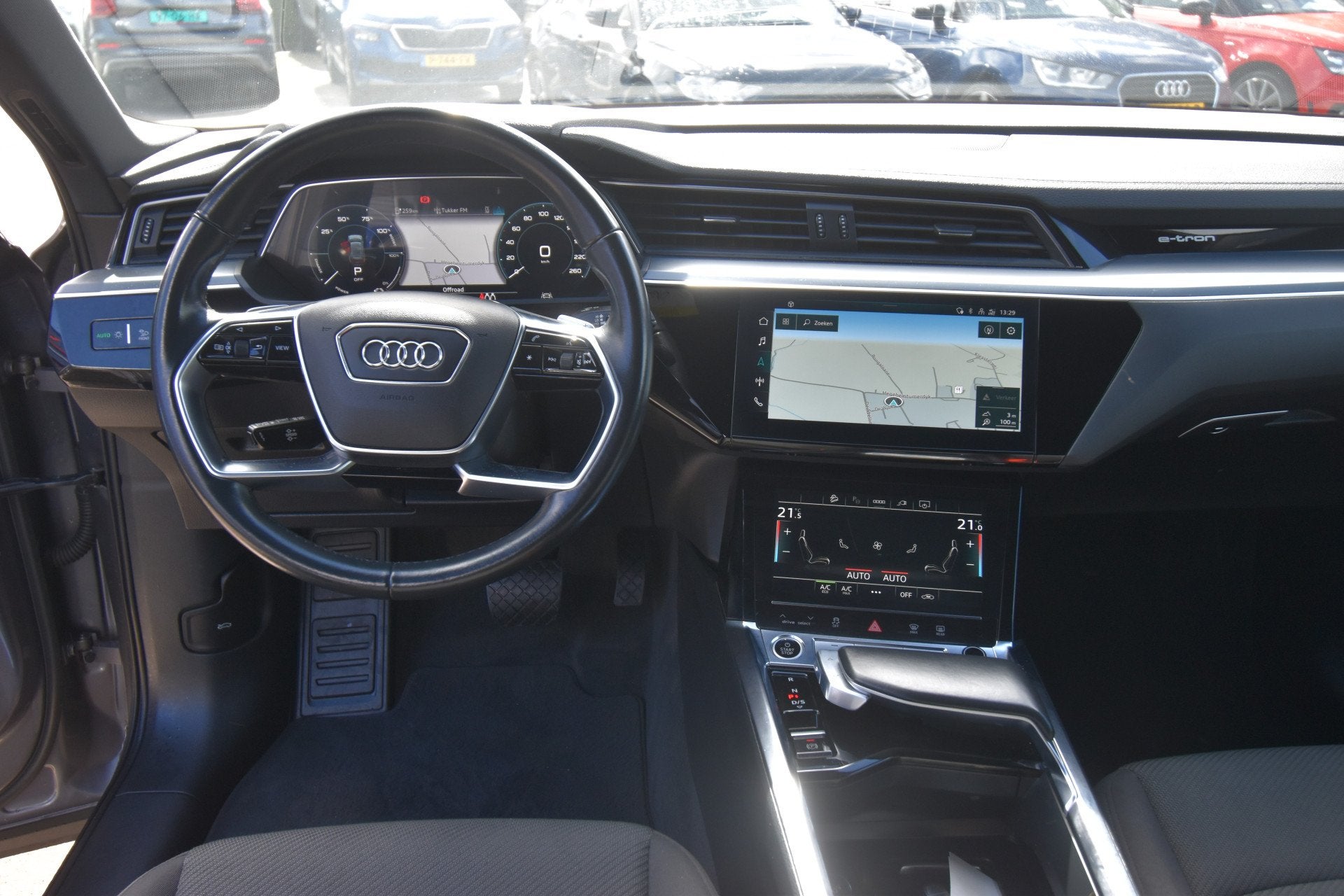 Audi e-tron 55 quattro Advanced edition 95 kWh , SOH 90.45 %, Auto's, Automaat, 131 €/maand, Stof, Zwart