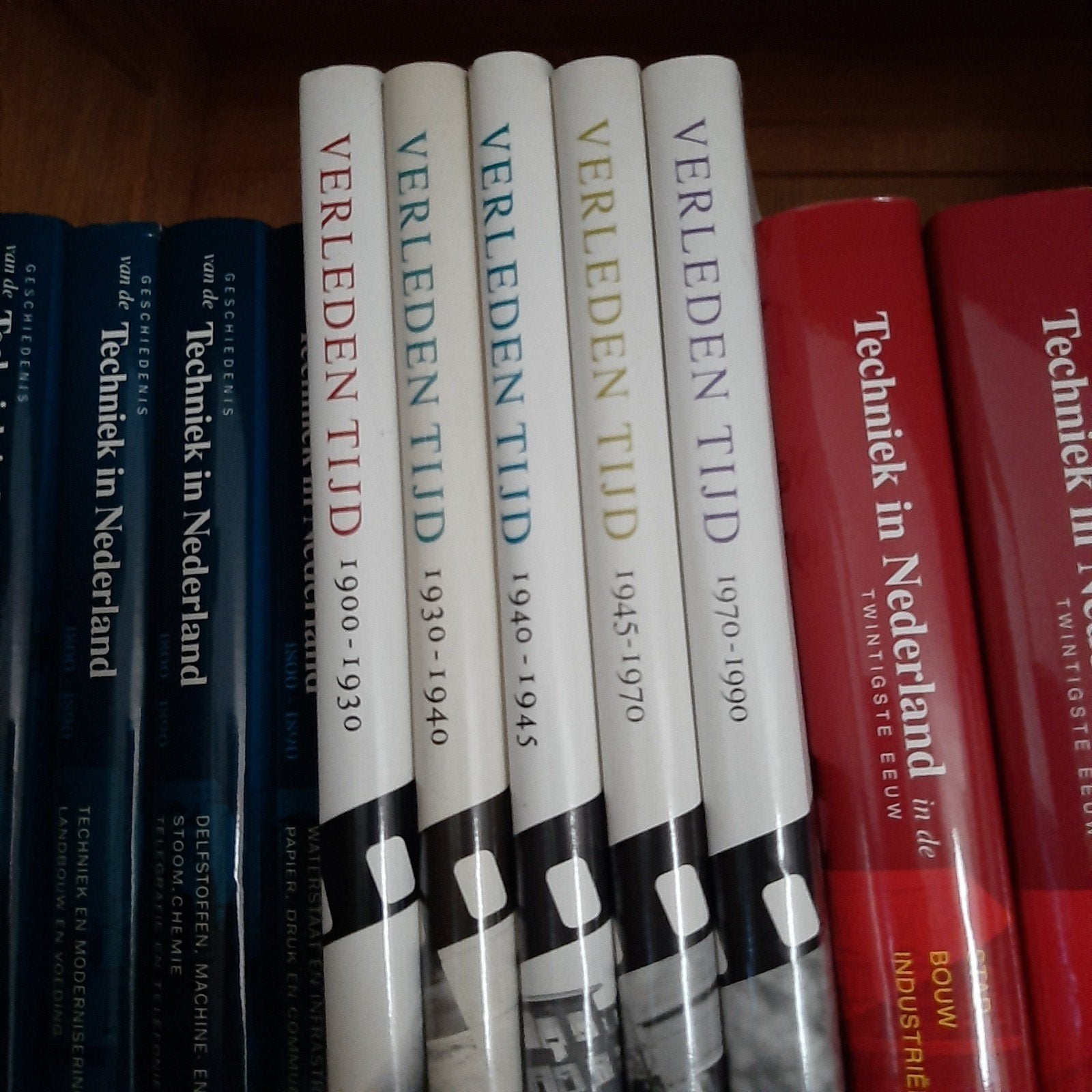 boekenserie Verleden tijd, Boeken, Ophalen of Verzenden, Zo goed als nieuw