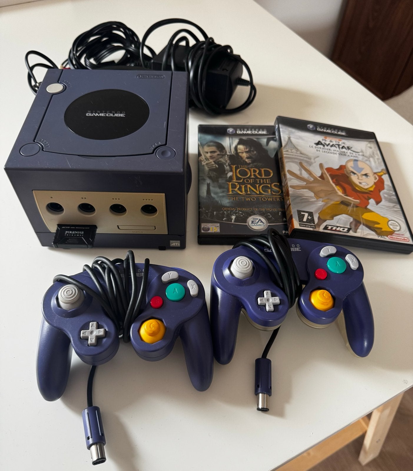 Nintendo GameCube + 2 Controllers + 2 Games, Spelcomputers en Games, Spelcomputers | Nintendo GameCube, Zo goed als nieuw, Paars