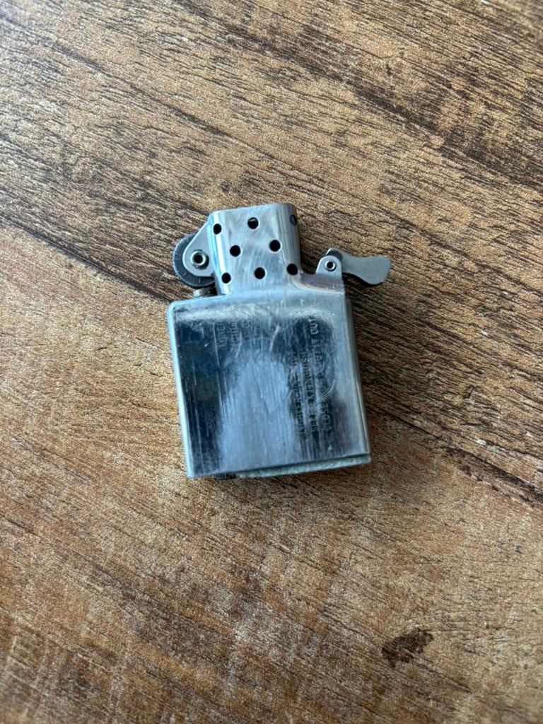 Zippo 60th anniversary aansteker met blik, Ophalen of Verzenden, Zo goed als nieuw, Aansteker