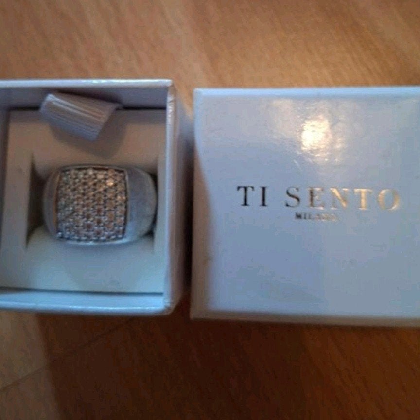 tisento zilveren ring met zirkonika  steentjes., Ophalen of Verzenden, Zo goed als nieuw, Staal, Overige merken