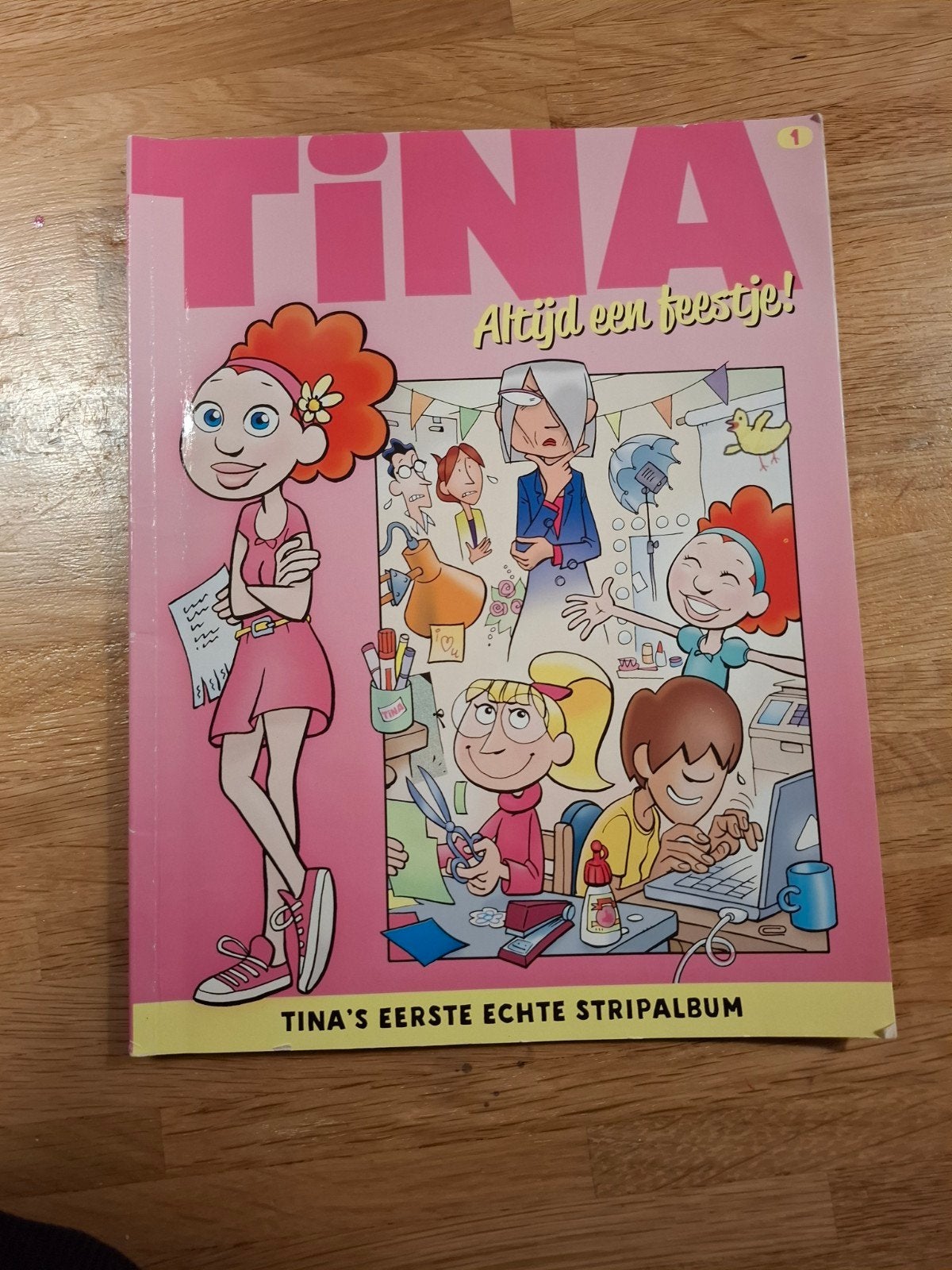 Tina: Altijd een feestje! - Tina's eerste echte stripalbum, Ophalen of Verzenden, Gelezen