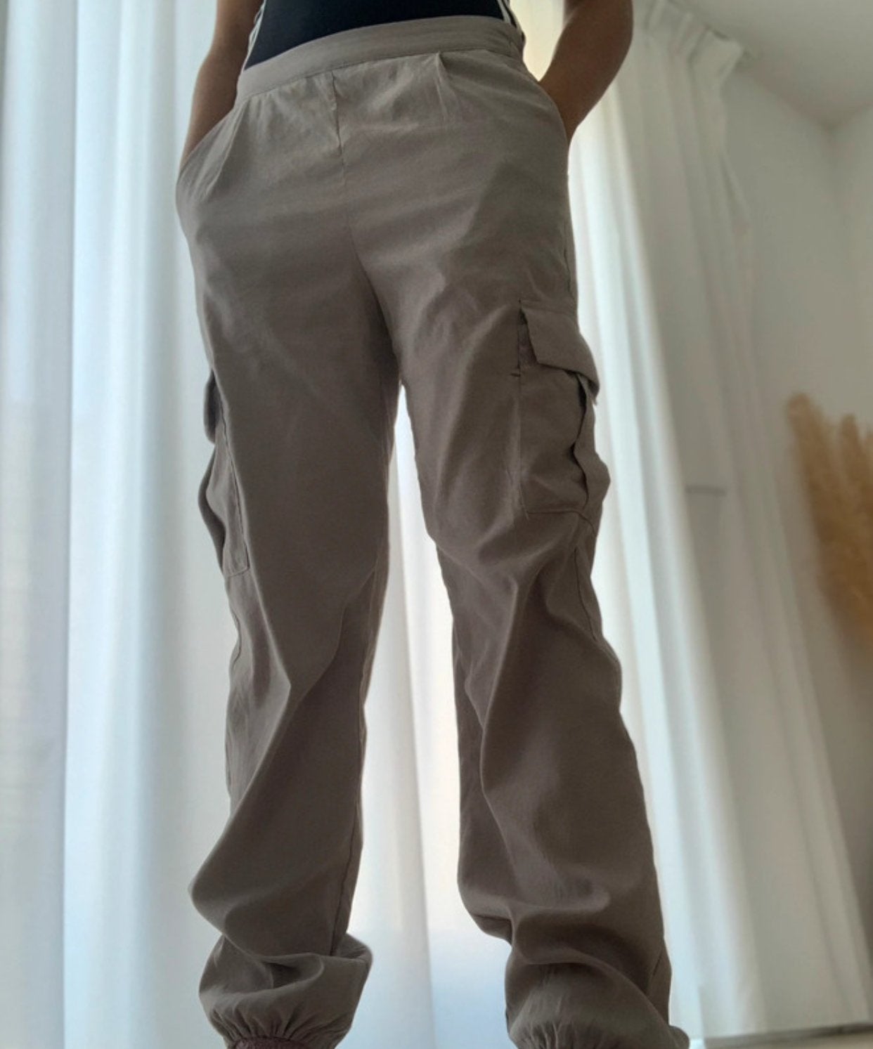NA-KD Lichtgewicht Cargo Broek Beige Maat XS, Kleding | Dames, Beige, Ophalen of Verzenden, Zo goed als nieuw, Maat 34 (XS) of kleiner