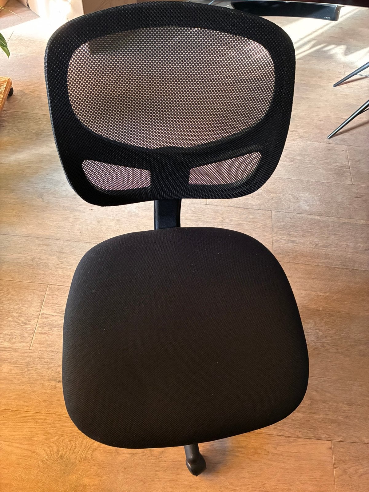 Comfortabele bureaustoel met voetsteun, Ophalen, Ergonomisch, Zo goed als nieuw, Zwart