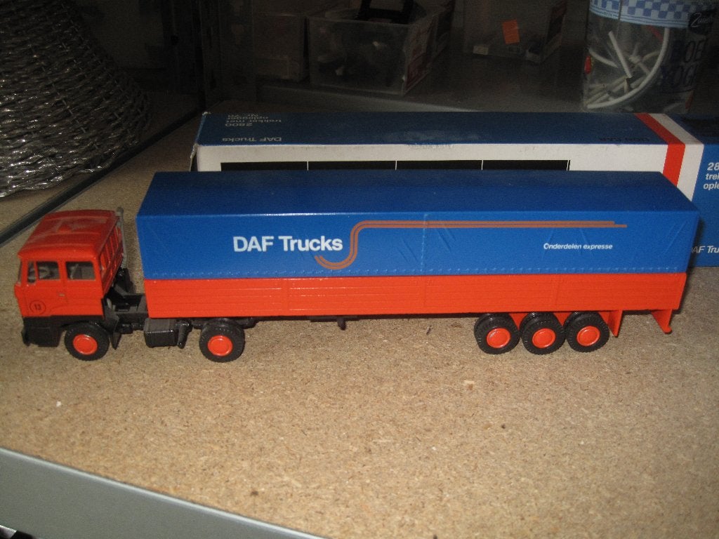 Lion Toys nr. 70 Daf trekker Daftrucks onderdelen oplegger, Ophalen of Verzenden, Bus of Vrachtwagen, Lion Toys