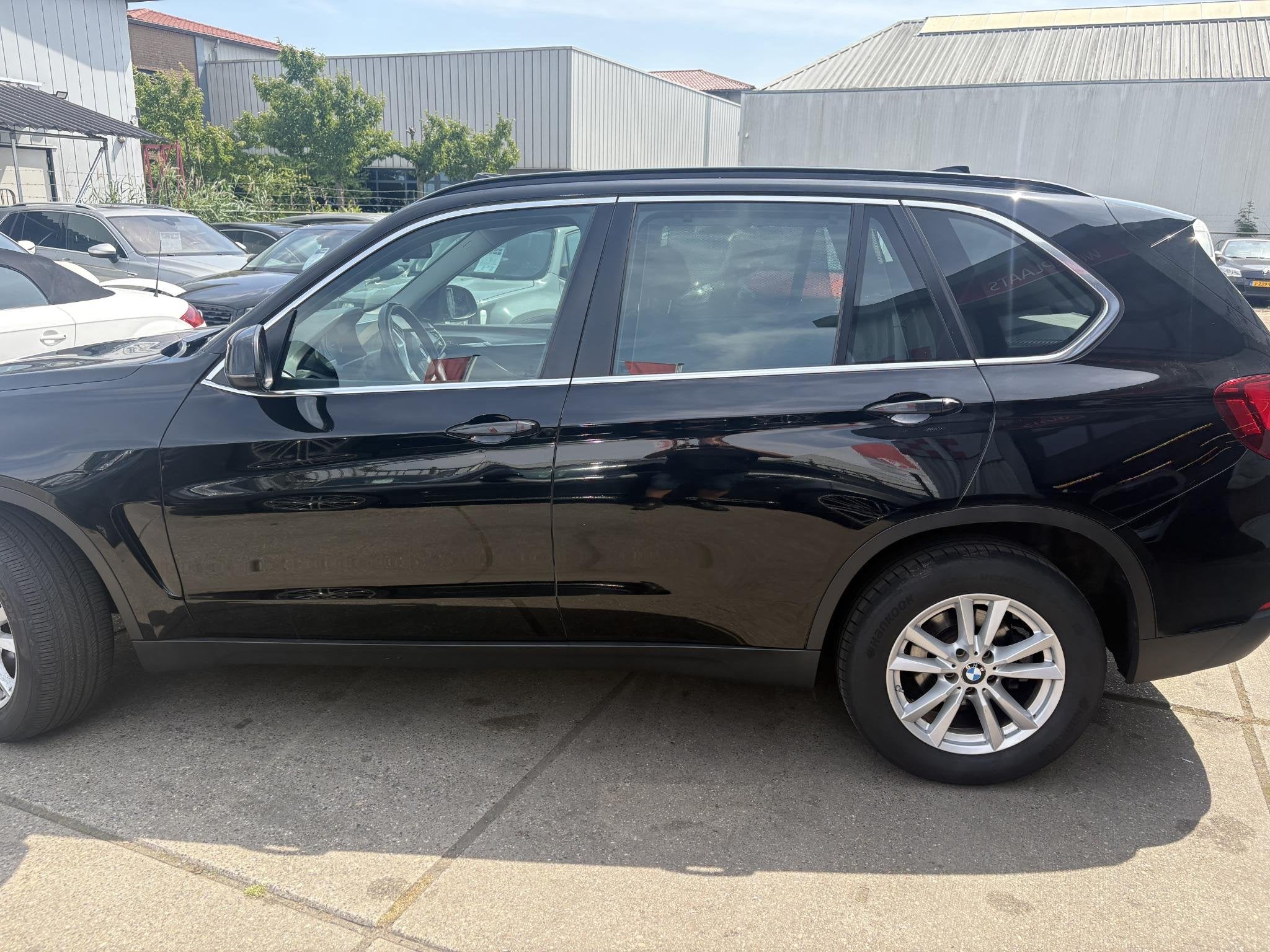BMW X5 sDrive25d Clima, cruise, HUD, stoelverwarming, H&K, Auto's, 4 cilinders, 241 €/maand, Zwart, 218 pk
