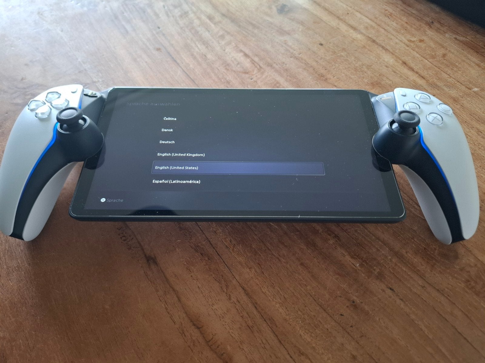 Foto 4 van Playstation Portal met hoes en screenprotector