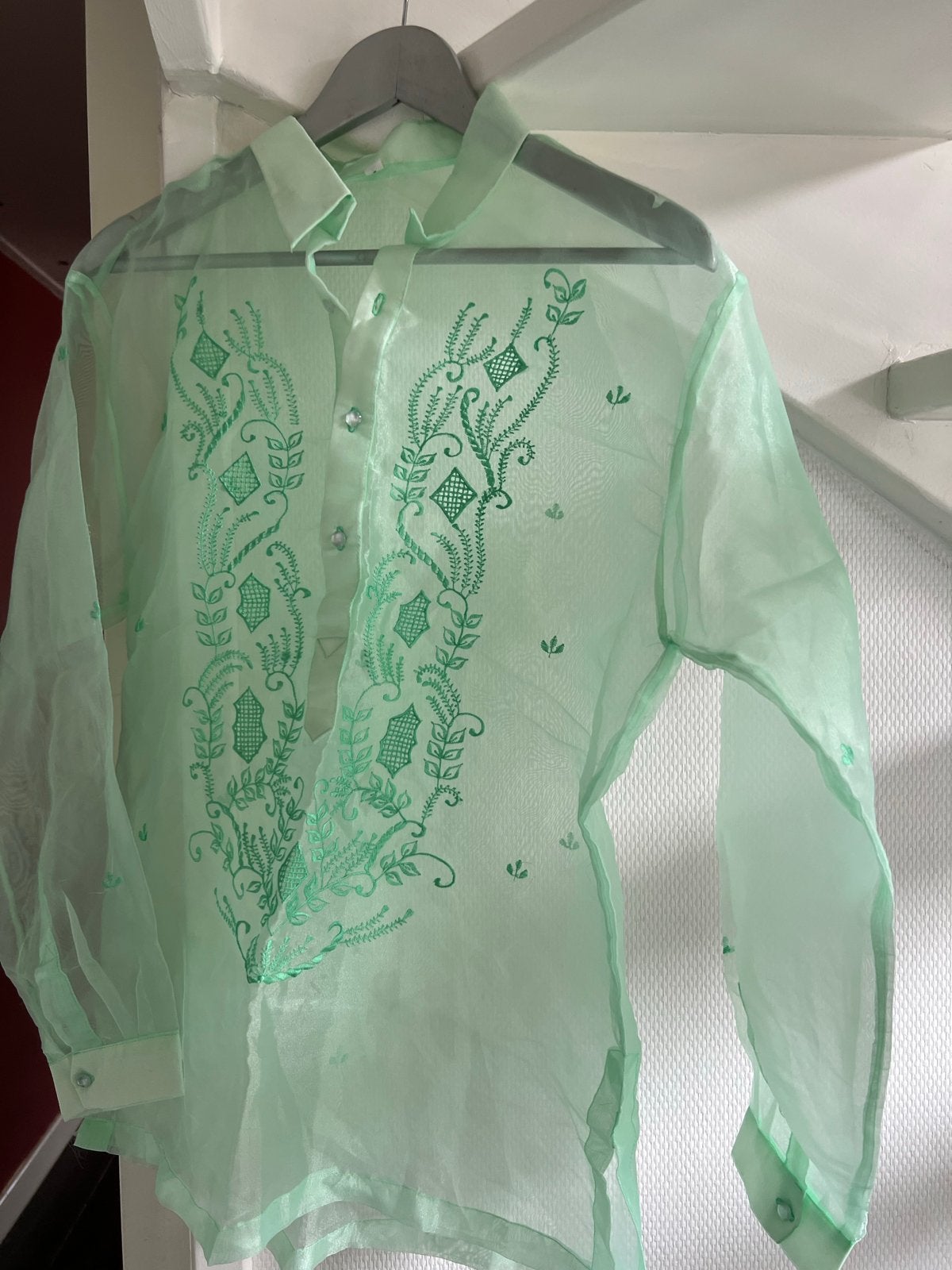 Groen Barong Tagalog overhemd met borduursel - Maat L, Ophalen of Verzenden, Zo goed als nieuw, Groen, Halswijdte 41/42 (L)