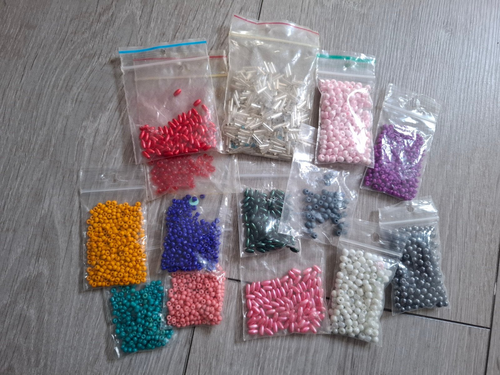 Diverse kralen  in vele kleuren, Ophalen of Verzenden