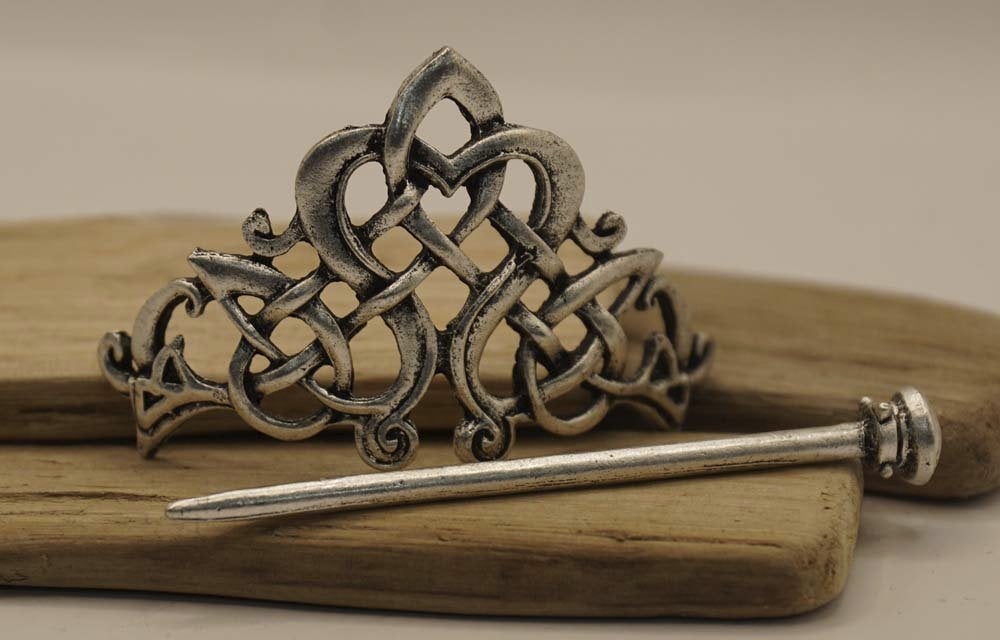 Haarspeld knoop in vorm van keltische hart met haar stokje