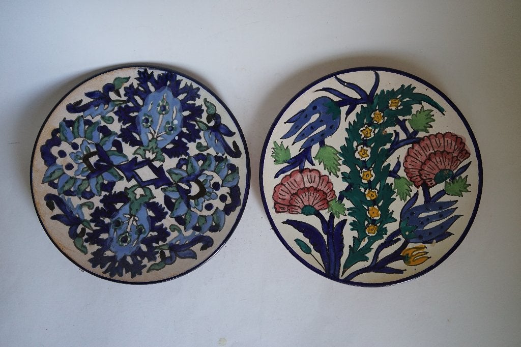 2 wandborden in blauw geel rood groen aardewerk handgemaakt, Ophalen of Verzenden