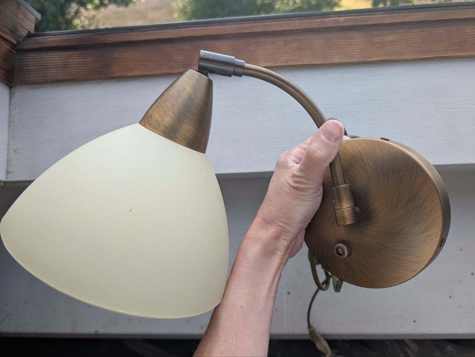 Bronzen wandlamp met melkglazen kap, Ophalen, Gebruikt, Bruin, E27 (groot)