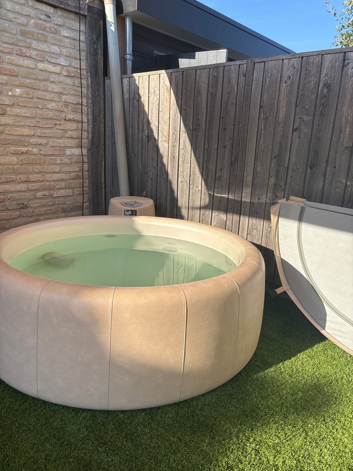 Softub Legend 200 bubbelbad met afdekzeil en pomp, Tuin en Terras, Bubbelbaden en Hottubs, Ophalen, Zo goed als nieuw, Afdekzeil