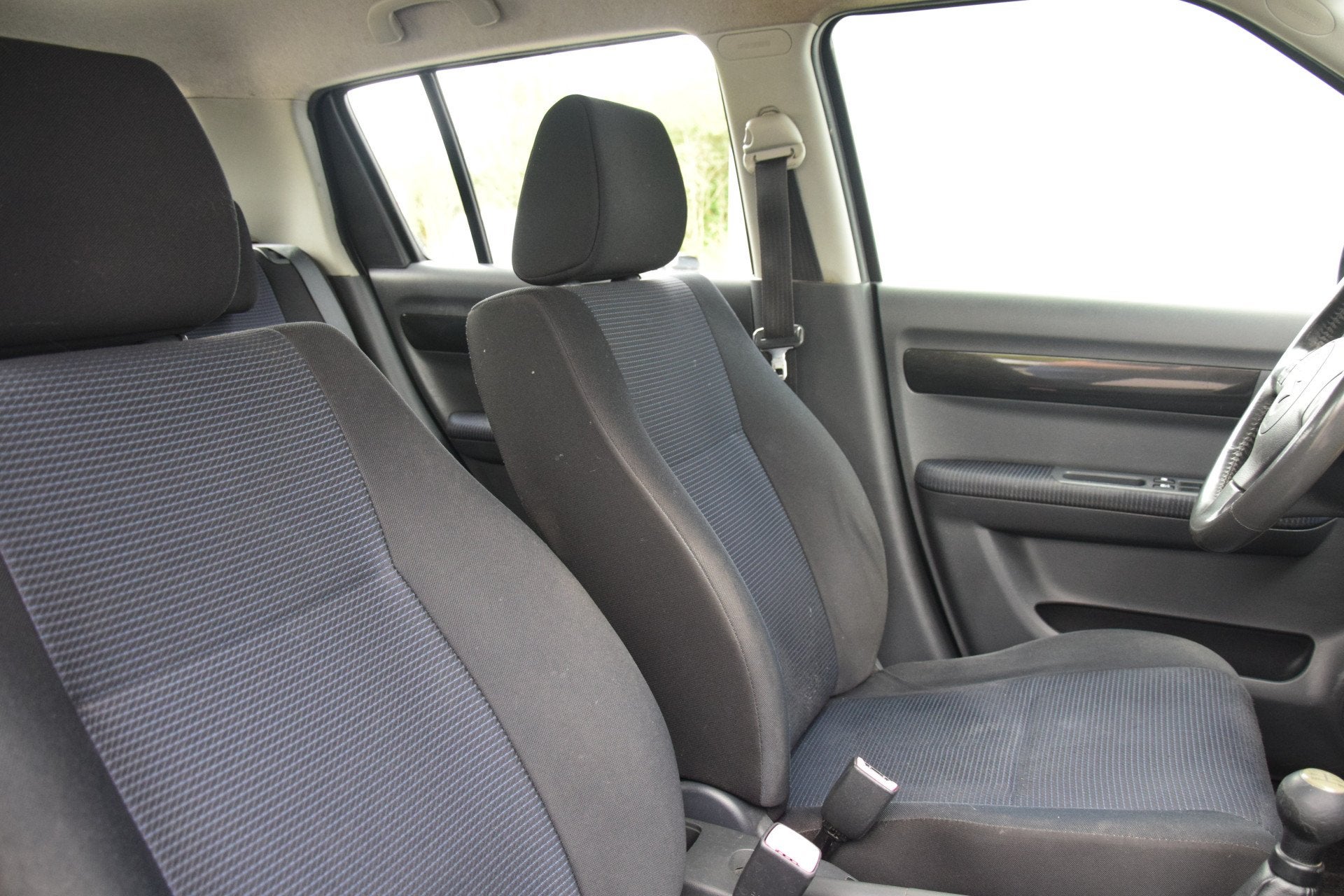 Suzuki Swift 1.3 Shogun VERSNELLINGSBAK MAAKT IETSJE LAWAAI, Voorwielaandrijving, Stof, Zwart, 400 kg