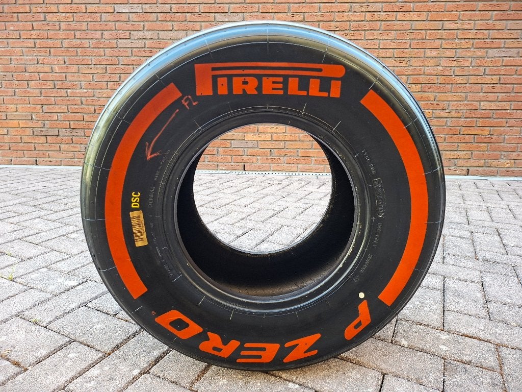 Pirelli P Zero F1 rode Soft voorband 2016, Verzamelen, Ophalen, Gebruikt, Formule 1