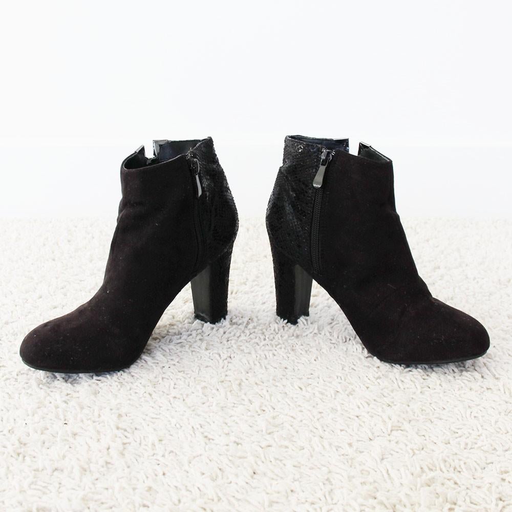 Mooie Zwart Suede Enkellaarsjes s27 (Maat 37) € 40,-, Zwart, Lage of Enkellaarzen, Ophalen of Verzenden, Zo goed als nieuw