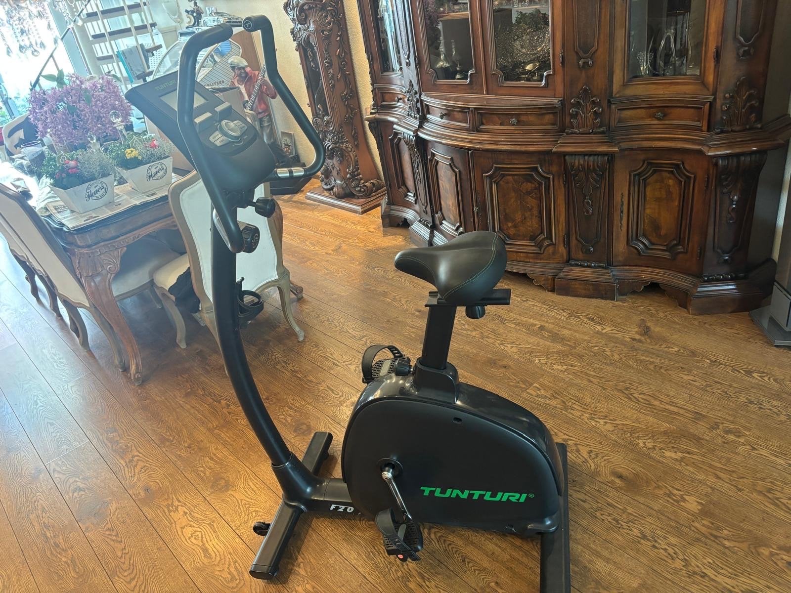 Tunturi F20 Hometrainer - Zo goed als nieuw, Sport en Fitness, Fitnessapparatuur, Ophalen, Zo goed als nieuw, Metaal, Benen