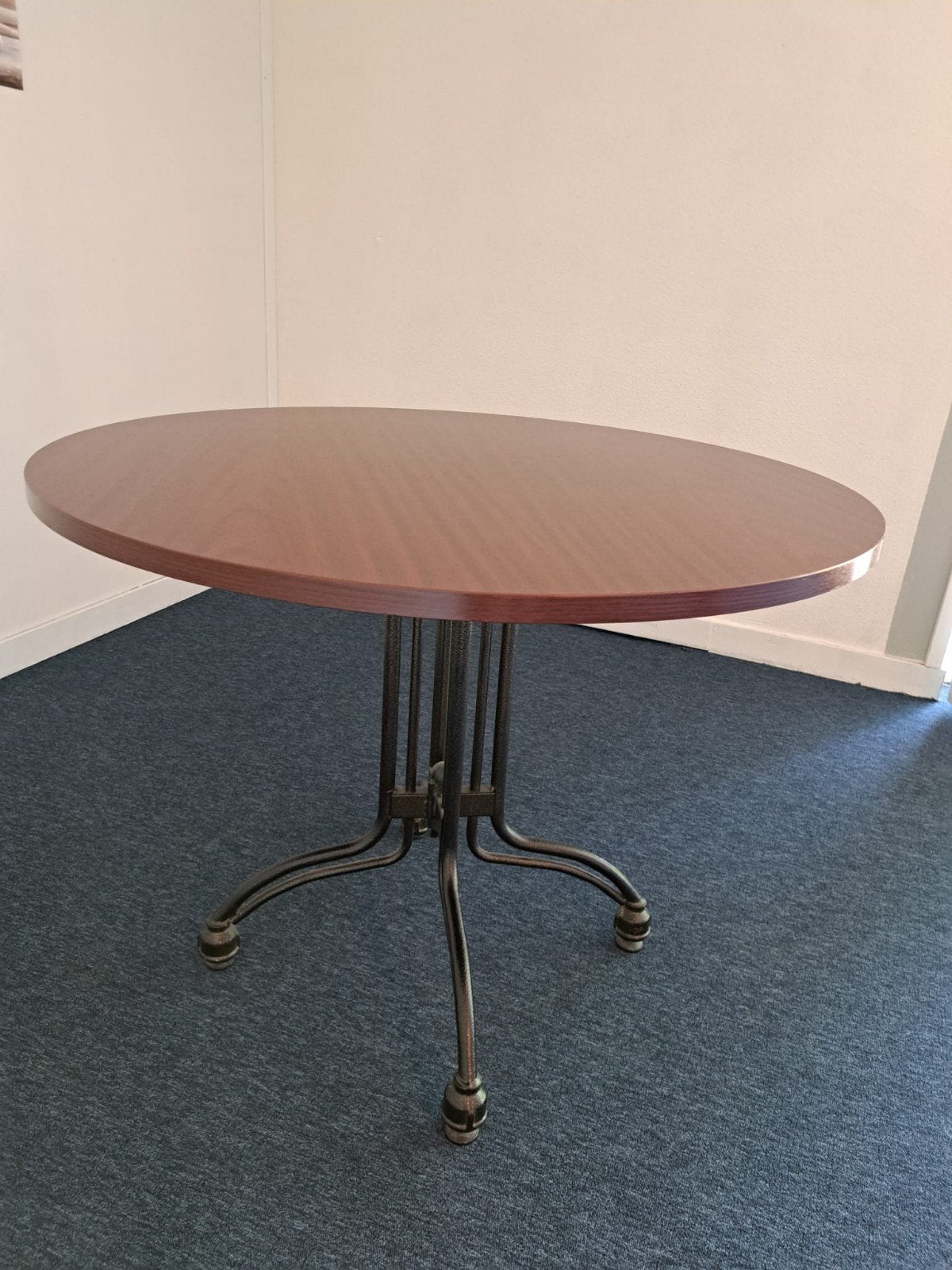 1 ronde tafel, Ophalen