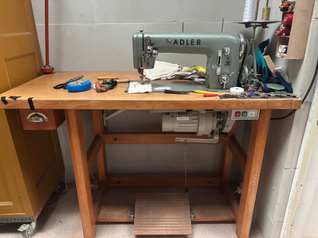 Adler naaimachine, Hobby en Vrije tijd, Naaimachines en Toebehoren, Ophalen, Naaimachine, Overige merken