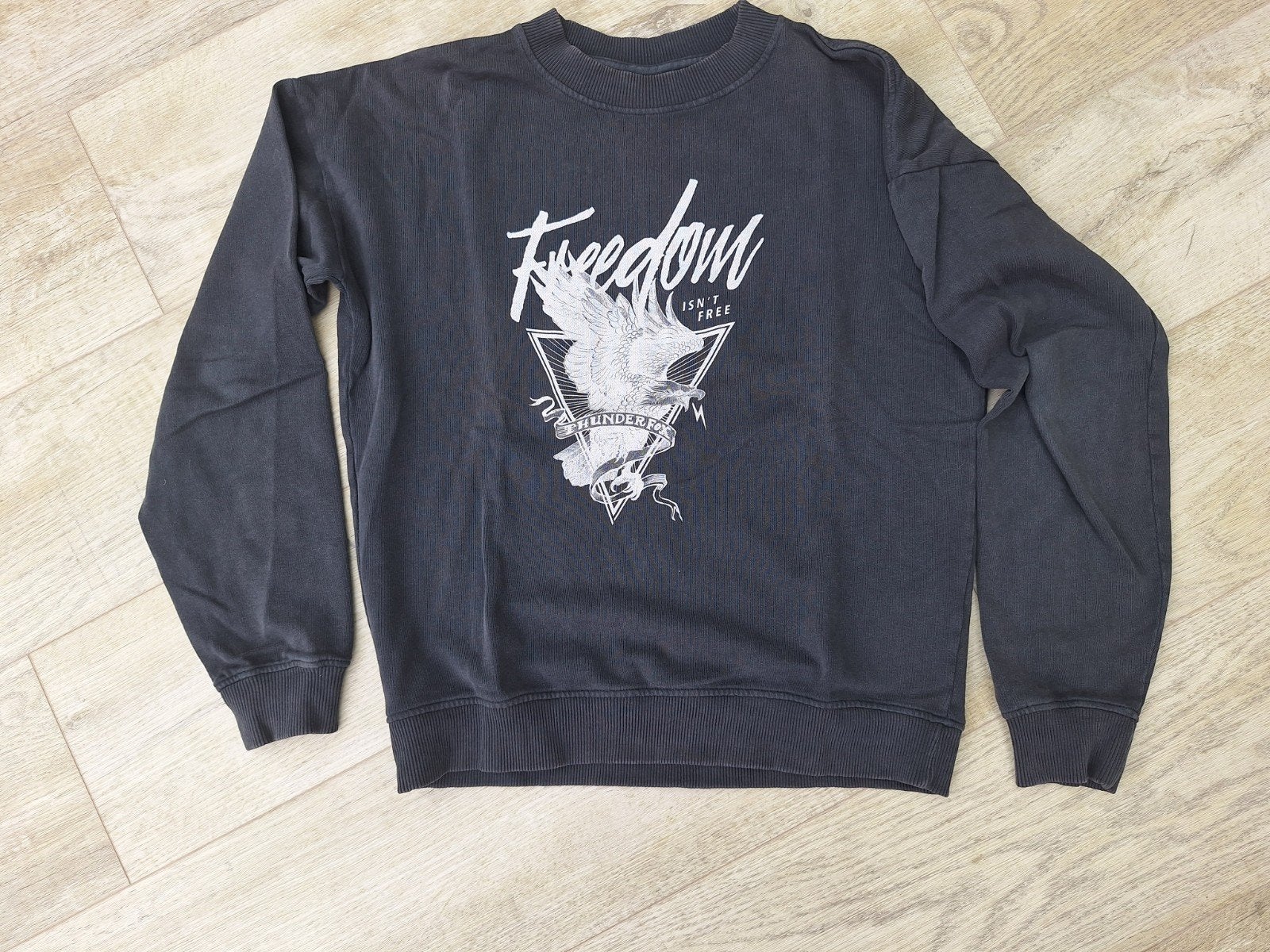 Sweater - Freedom Isn't Free - Maat S, Kleding | Dames, Ophalen, Zo goed als nieuw, Grijs