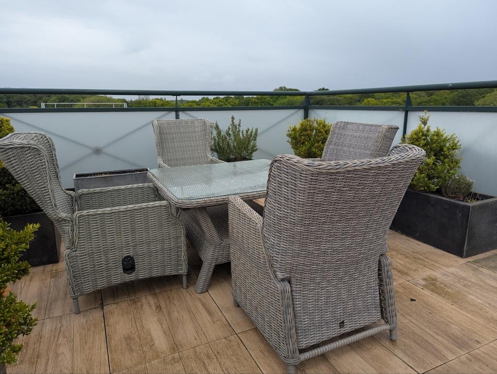 Wicker tuinset met tafel en 4 stoelen compleet met 8 kussens, Tuin en Terras, Ophalen, Gebruikt, Wicker