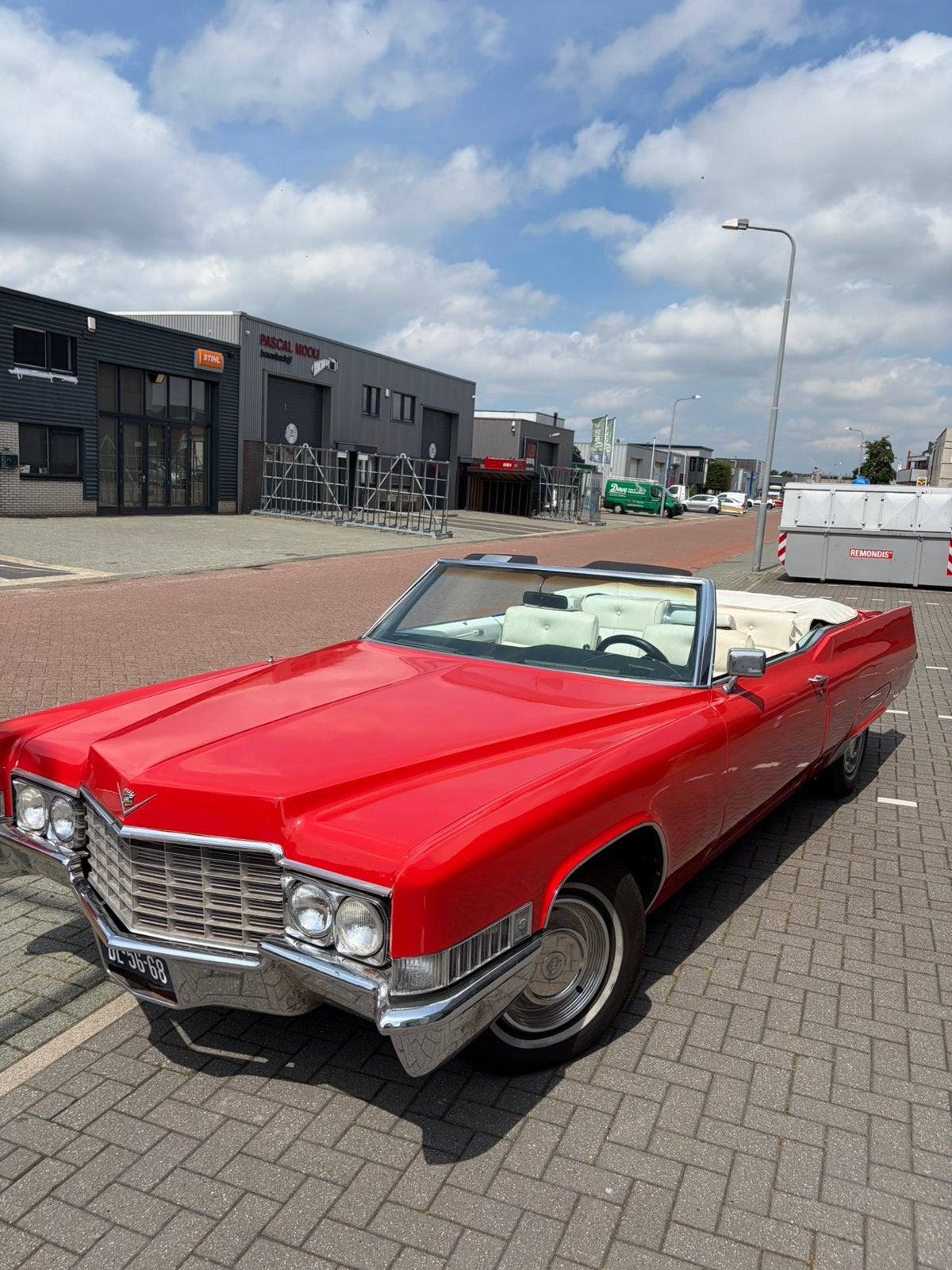 Cadillac de ville cabrio 1969 Rood, Auto's, Cadillac, Particulier, Benzine, Cabriolet, Automaat, Geïmporteerd, Rood, Ophalen