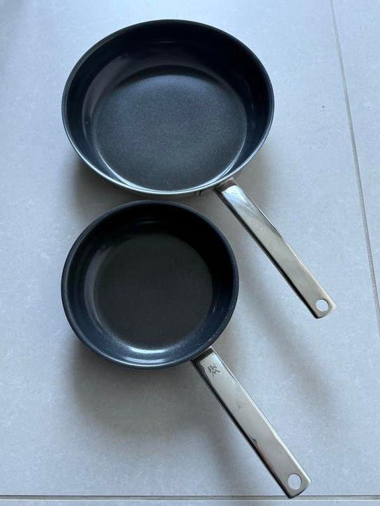 WMF Durado 20 en 28cm, Huis en Inrichting, Keuken | Potten en Pannen, Pannenset, Ophalen of Verzenden, Zo goed als nieuw, Rvs
