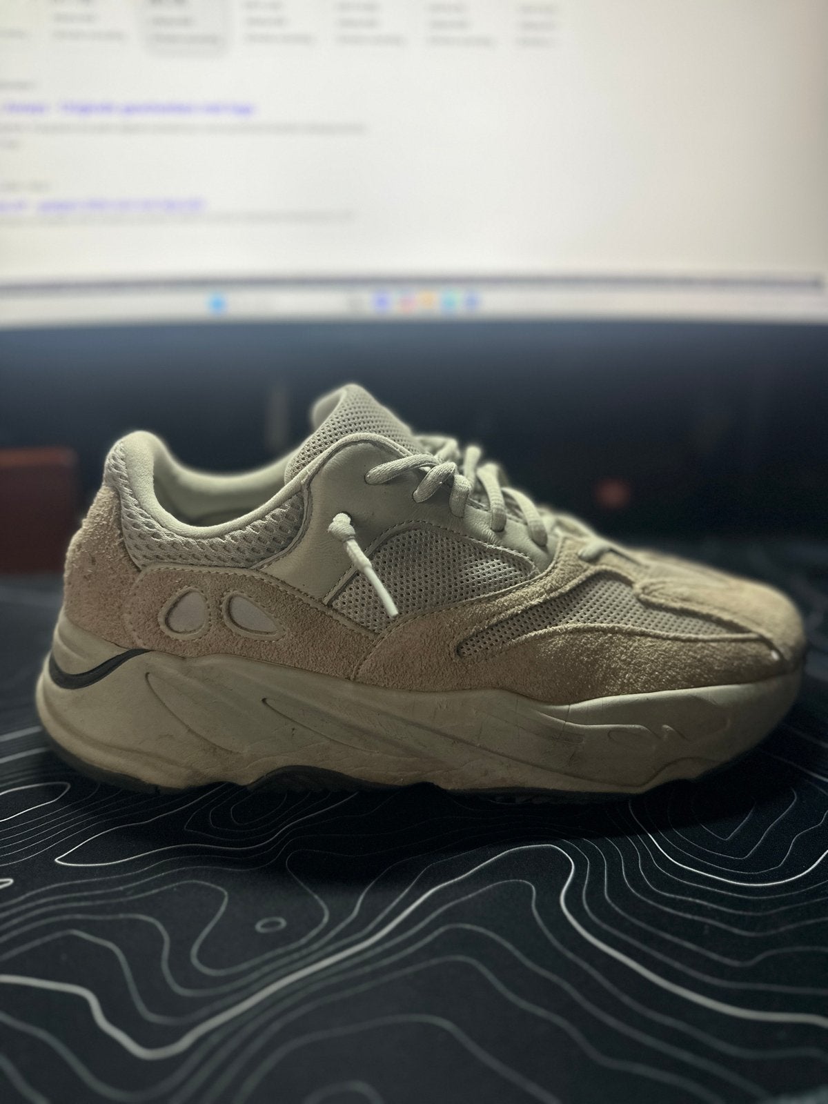 Yeezy Boost 700 V2 Tephra - Maat 43, Kleding | Heren, Schoenen, Gedragen, Sneakers of Gympen, Overige kleuren, Ophalen