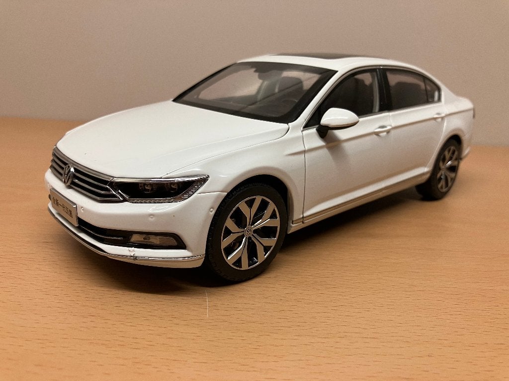 Volkswagen Passat  TSI van 2018  wit  1/18 Paudi, Ophalen of Verzenden, Gebruikt, Auto, Overige merken