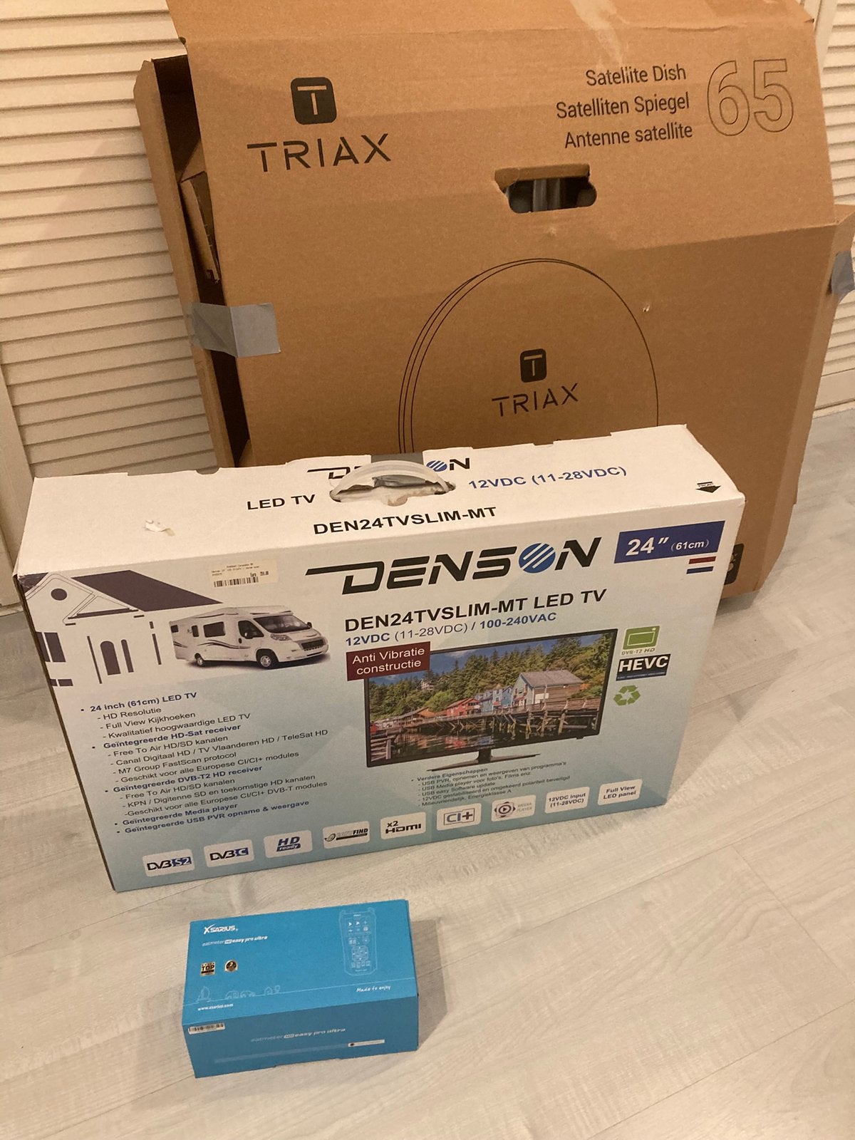 Te koop niet gebruikte tv met schotel en SAT finder, Caravans en Kamperen, Caravan accessoires, Ophalen, Zo goed als nieuw