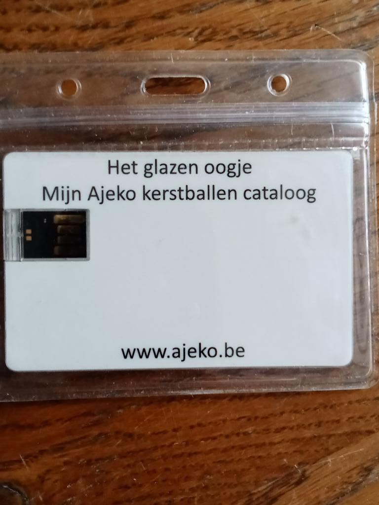 te koop stick met informatie over ajeco kerstballen, Diversen, Kerst, Ophalen of Verzenden, Zo goed als nieuw