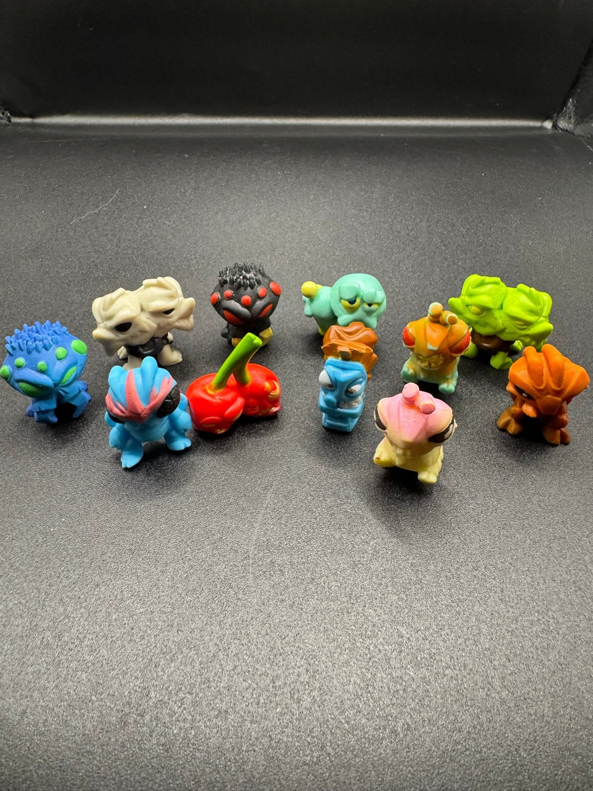 Verzameling van 11 Gogo's Crazy Bones figuren, Verzenden, Gebruikt