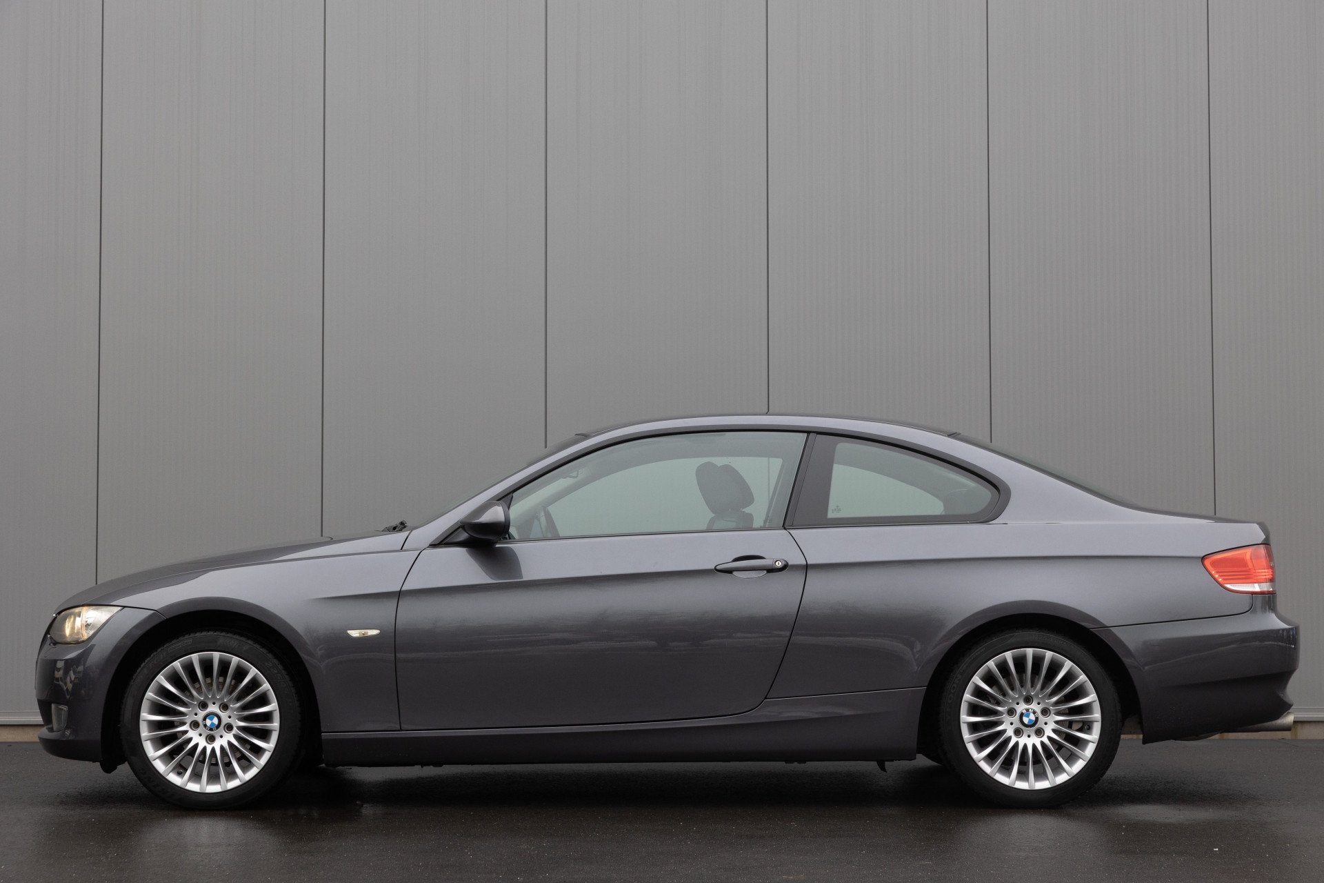 BMW 3 Serie 320 Coupé | NL- AUTO | HISTORIE AANWEZIG | CLIM, Auto's, Achterwielaandrijving, Zwart, 4 cilinders, 4 stoelen