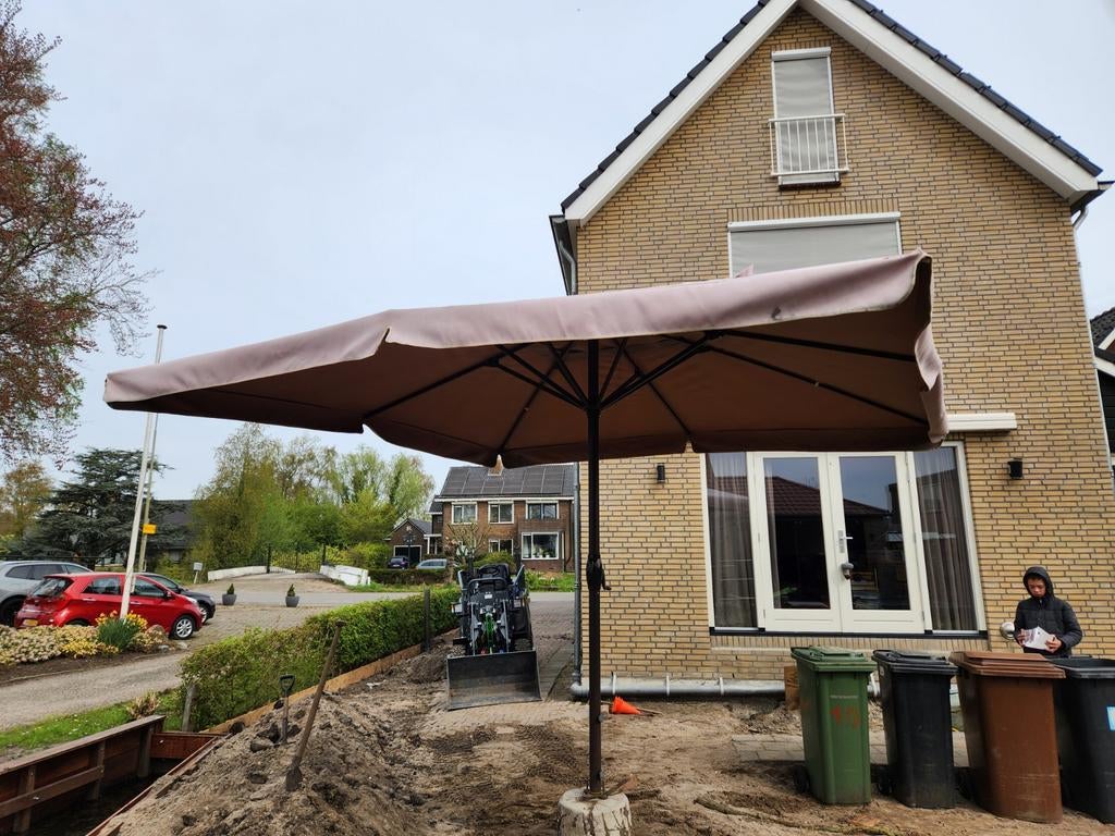 Parasol 4x4m. Gratis betonvoet., Tuin en Terras, Ophalen, Gebruikt, 3 tot 4 meter, Stokparasol