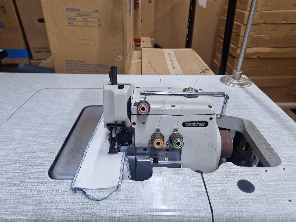 Brother 3 Draads Overlock machine 2, Ophalen, Gebruikt, Lockmachine, Industrieel