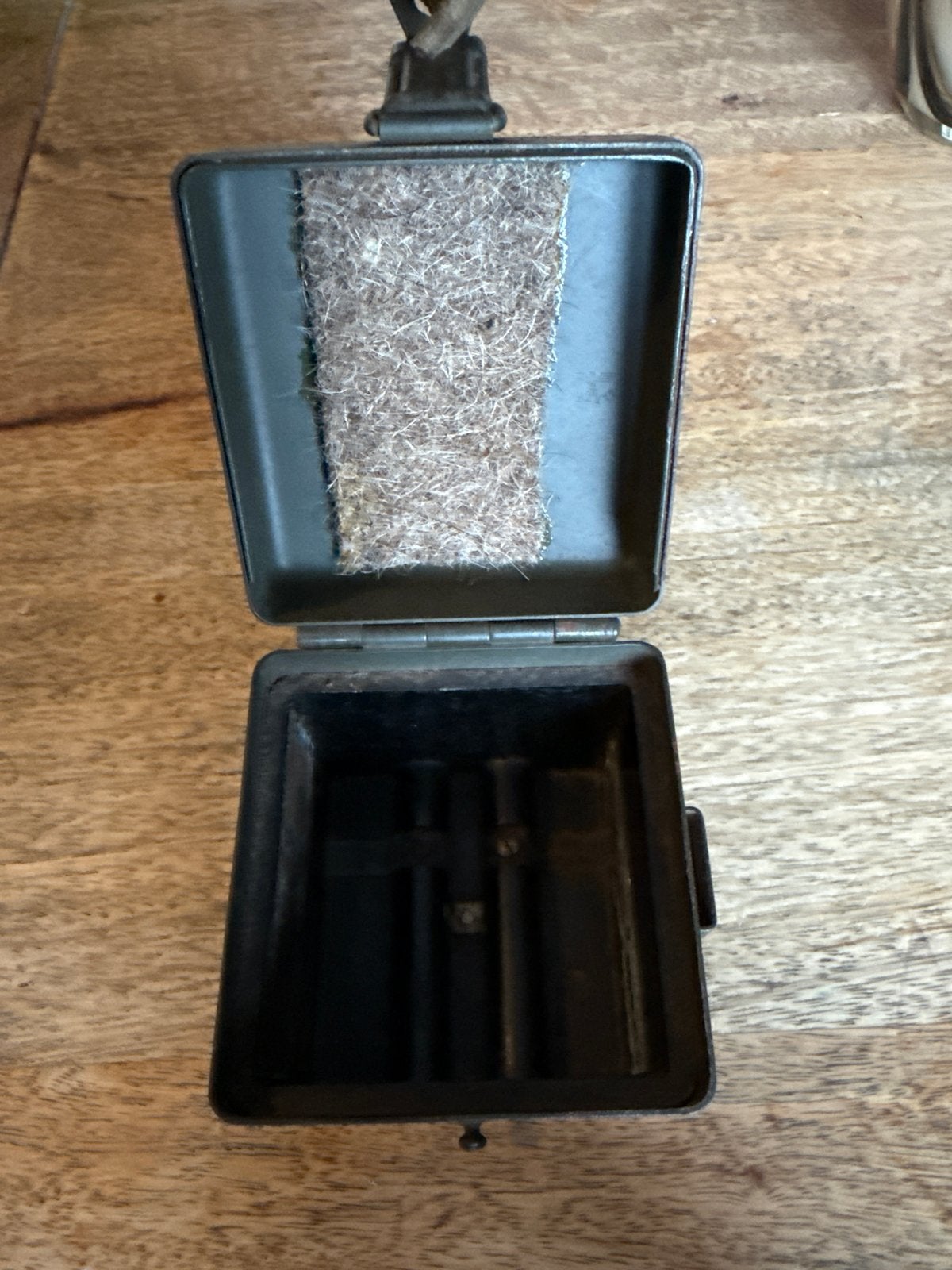 Originele WW2 Duitse Batterijkast cxn / WaA217 - Topstaat, Verzamelen, Ophalen, Landmacht, Duitsland, Kist of Geocache