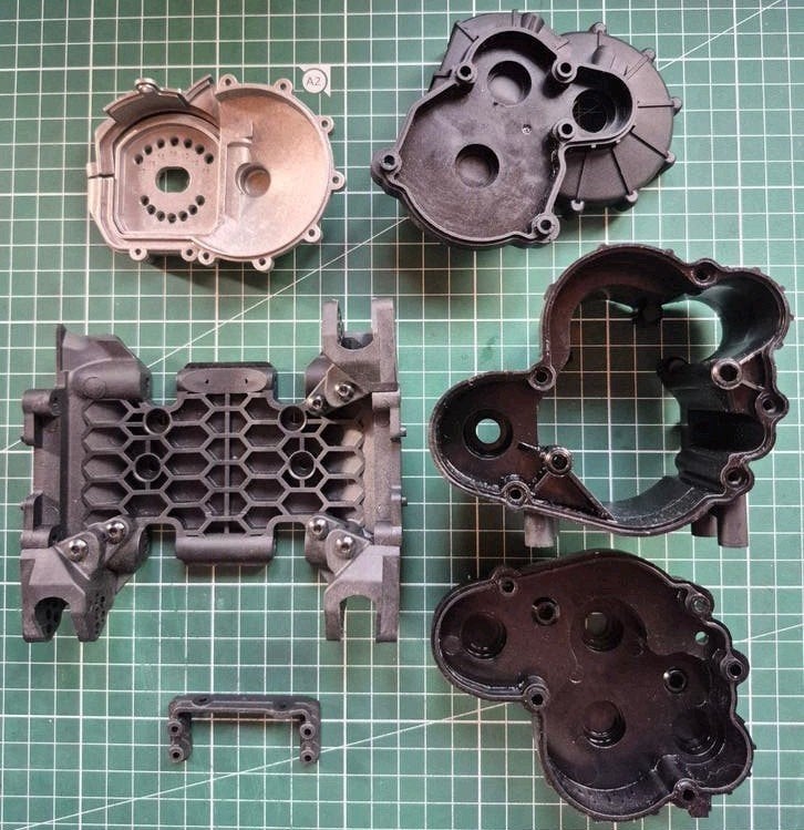 SXC6 2-Speed versnellingsbak behuizing en skid plate., Elektro, Ophalen of Verzenden, Zo goed als nieuw, Onderdeel