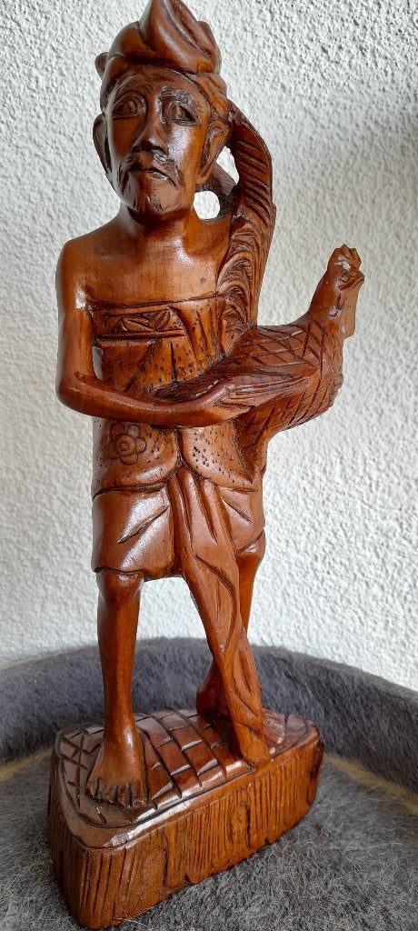 Vintage Balinees Houtsnijwerk: Oude Man met Vechthaan, 1960, Houtsnijwerk, Verzenden, Handgemaakt, 20 - 50 cm