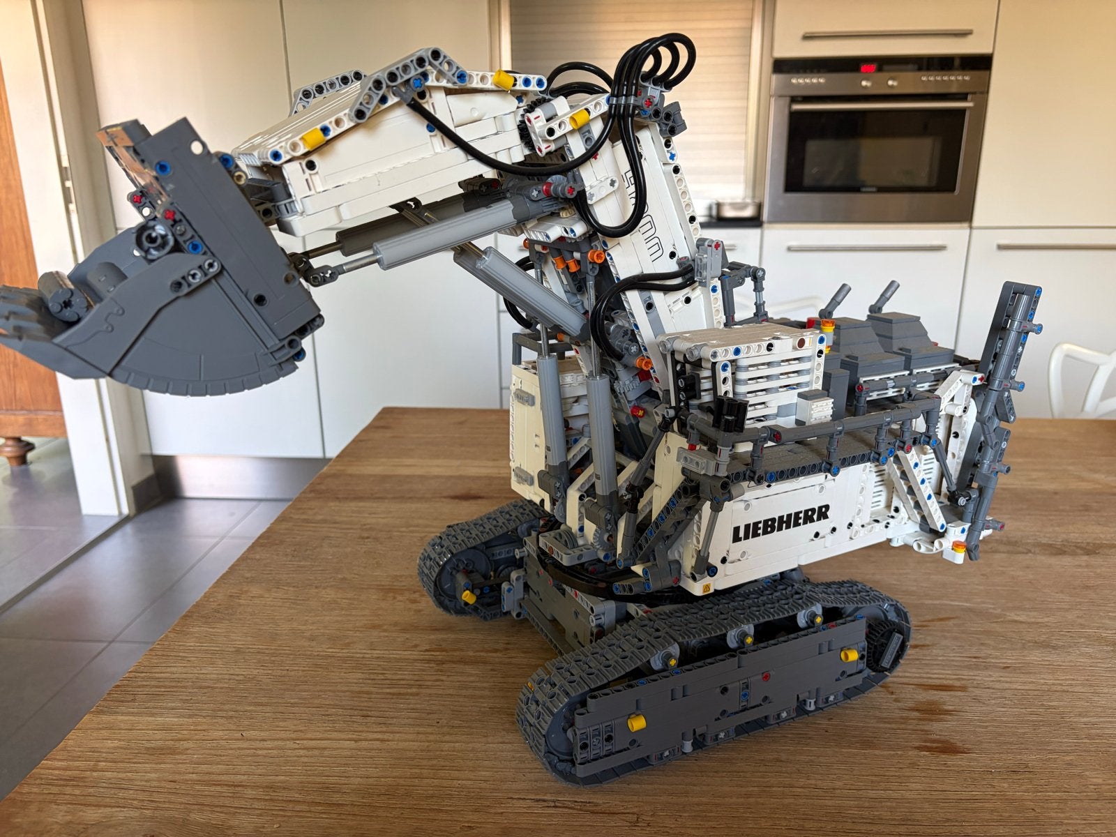 LEGO Technic Liebherr R 9800 Graafmachine (42100), Ophalen of Verzenden, Zo goed als nieuw, Overige merken