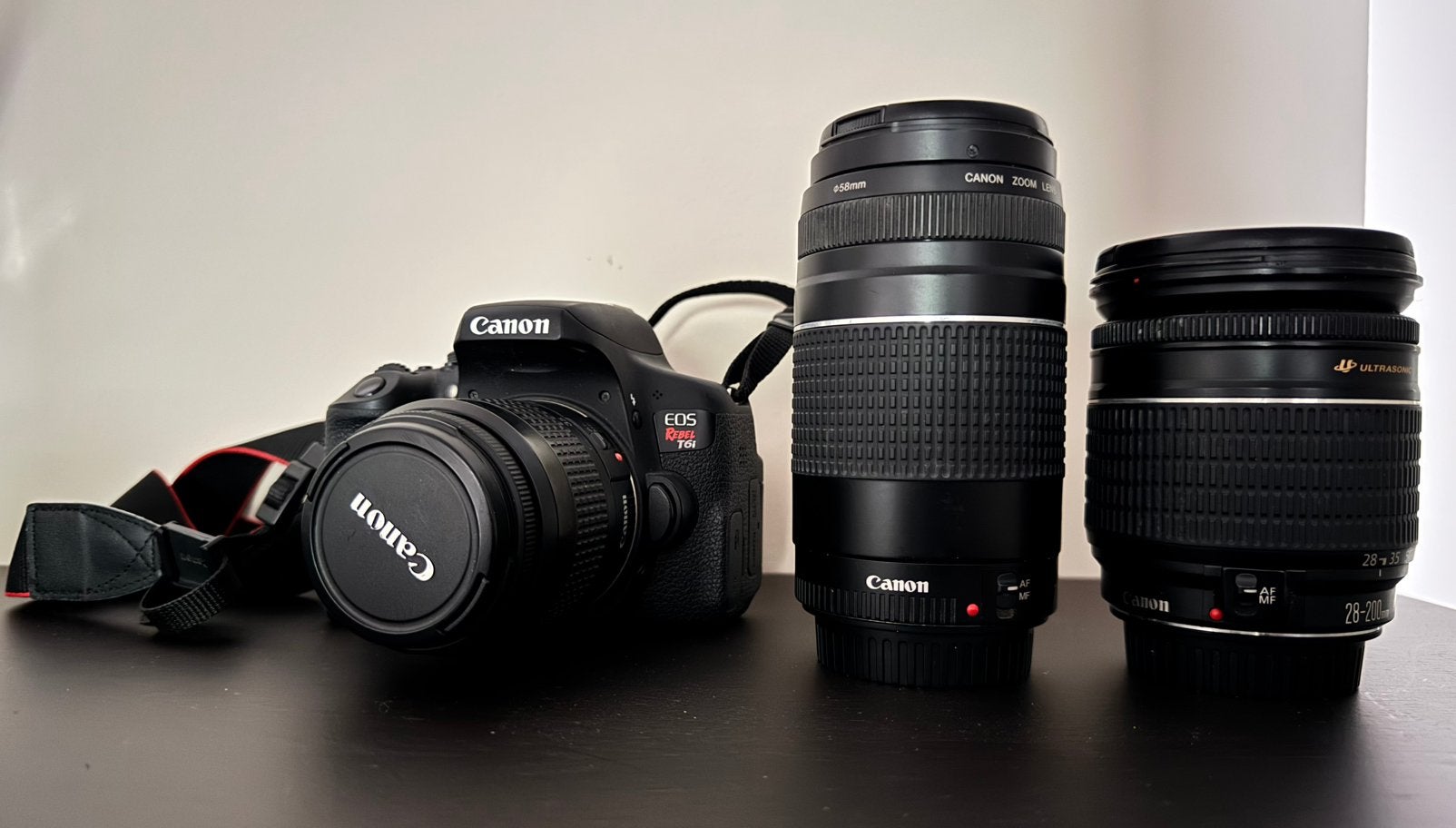 Canon EOS Rebel T6i + zoom 75-300+ zoom 28-200 + lens 35-80, Gebruikt, Canon, Ophalen of Verzenden, 24 megapixels