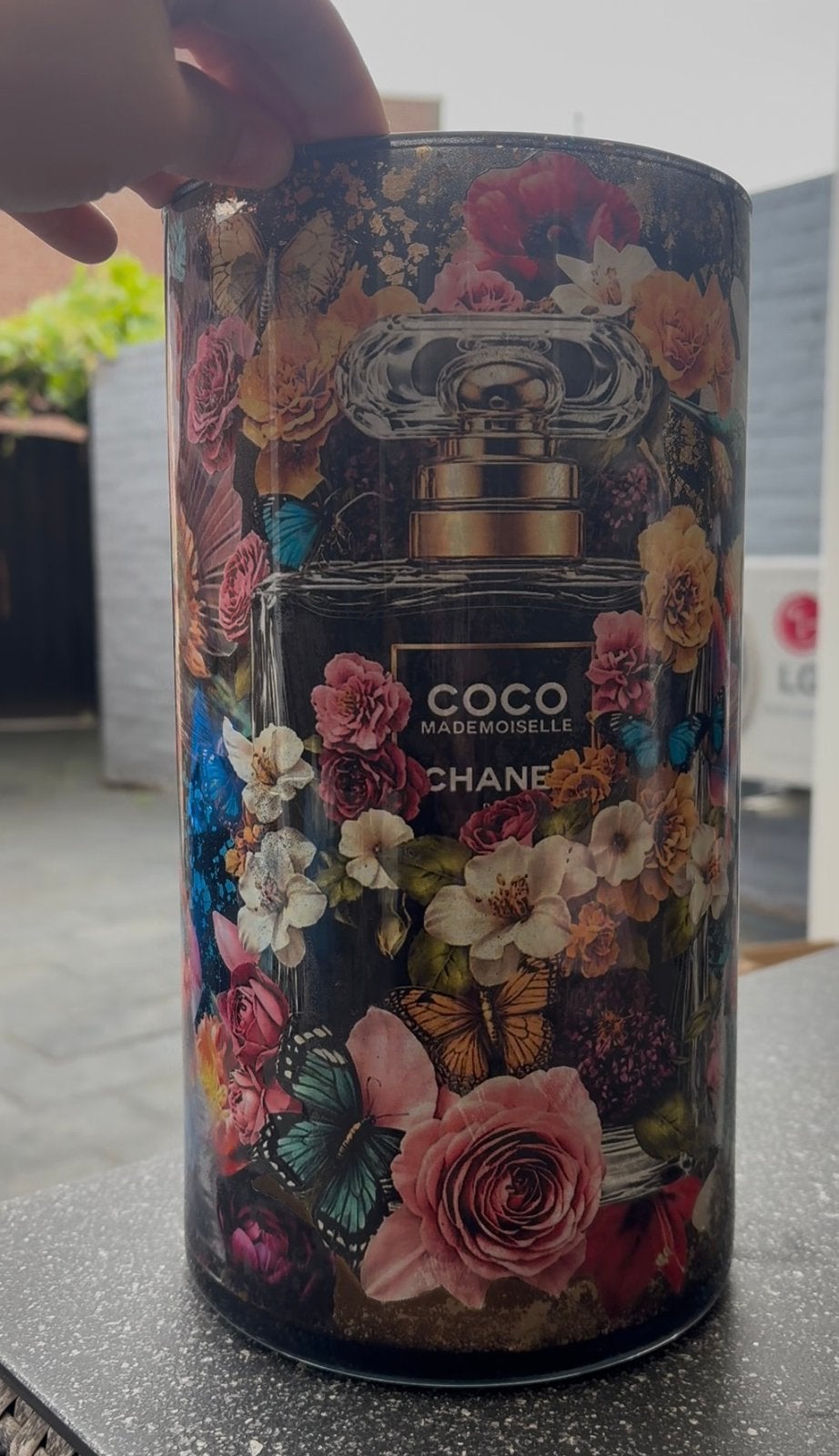 Handgemaakte decoupage vaas – Chanel design, Huis en Inrichting, Ophalen, Nieuw, Handgemaakt, Meerkleurig