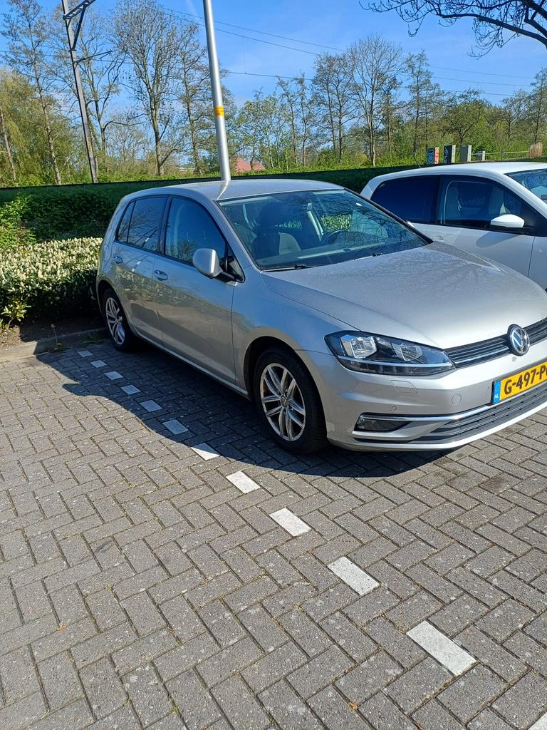 Volkswagen Golf 1.6 TDI 115pk 5D 2017 Grijs, Auto's, Voorwielaandrijving, Euro 6, 4 cilinders, 24 km/l