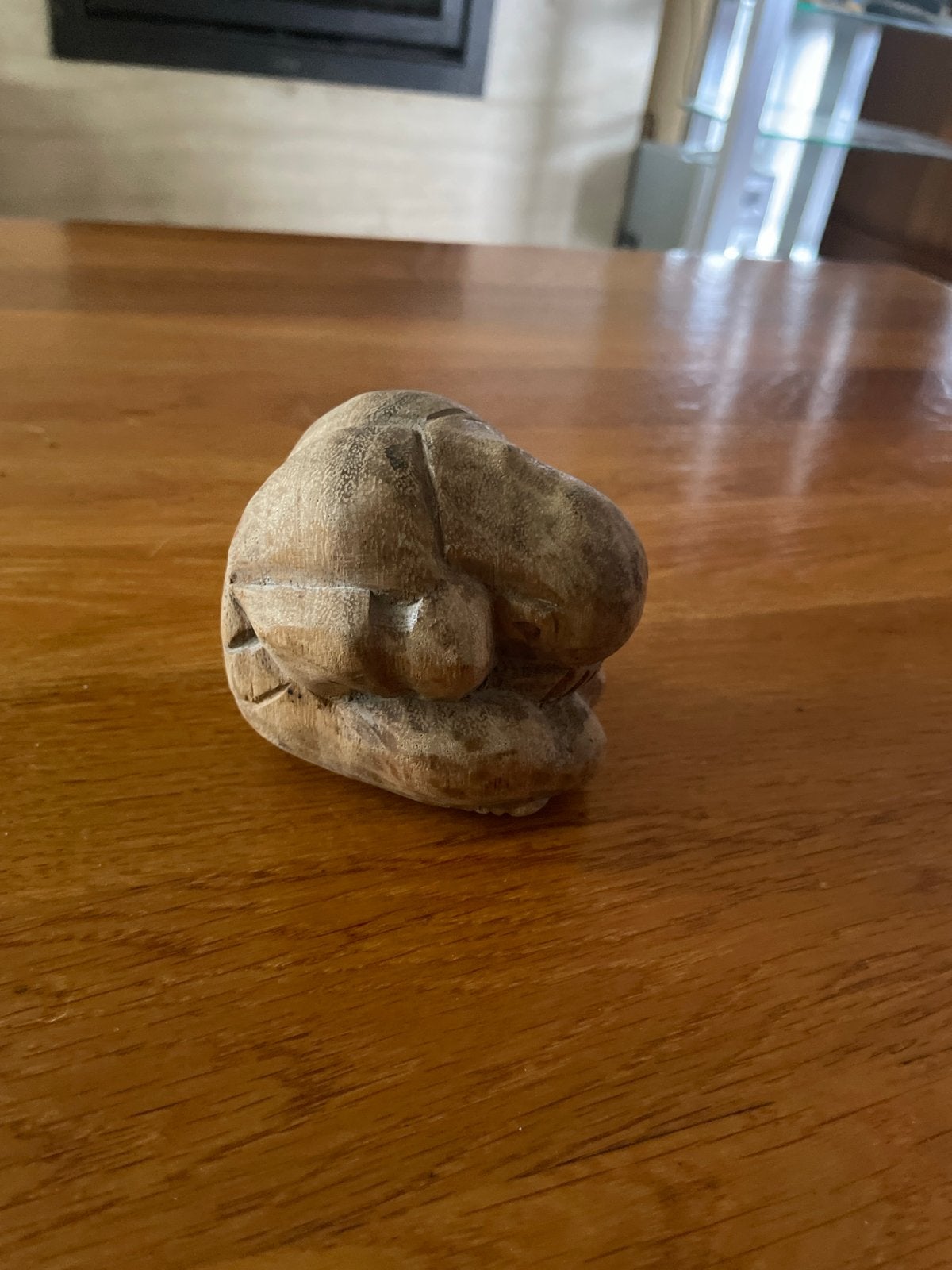 Houten beeldje 'De Denker', Antiek en Kunst, Kunst | Beelden en Houtsnijwerken, Minder dan 20 cm, Ophalen of Verzenden, Handgemaakt